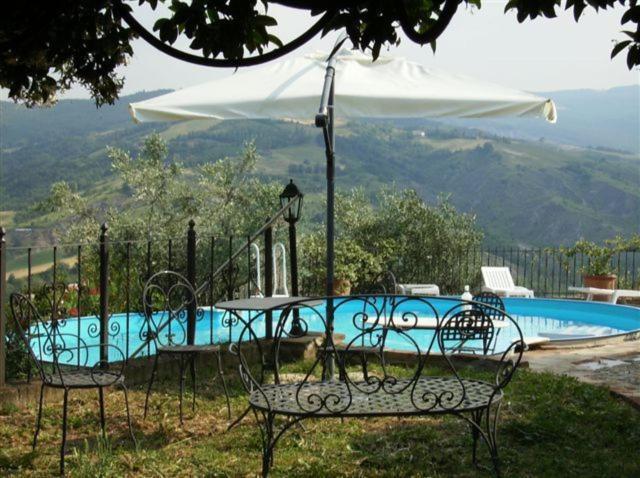 Cascina La Buca Guest House Castello di Serravalle Exterior foto