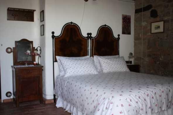 Cascina La Buca Guest House Castello di Serravalle Exterior foto