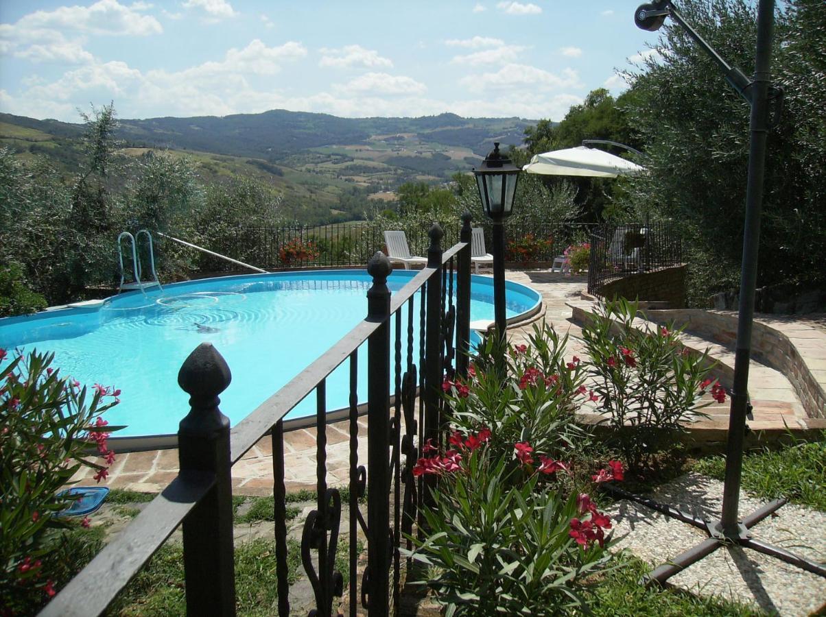 Cascina La Buca Guest House Castello di Serravalle Exterior foto