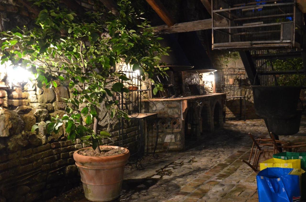 Cascina La Buca Guest House Castello di Serravalle Exterior foto
