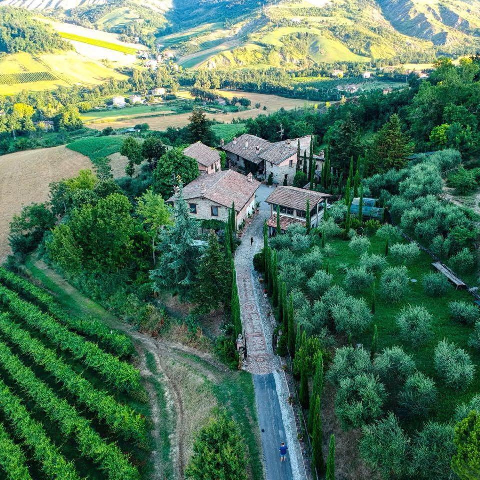 Cascina La Buca Guest House Castello di Serravalle Exterior foto