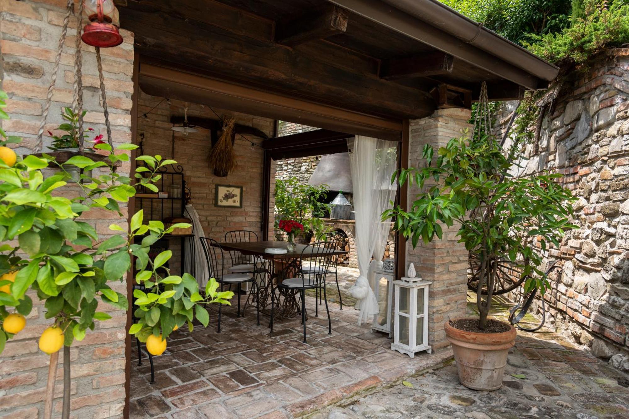 Cascina La Buca Guest House Castello di Serravalle Exterior foto