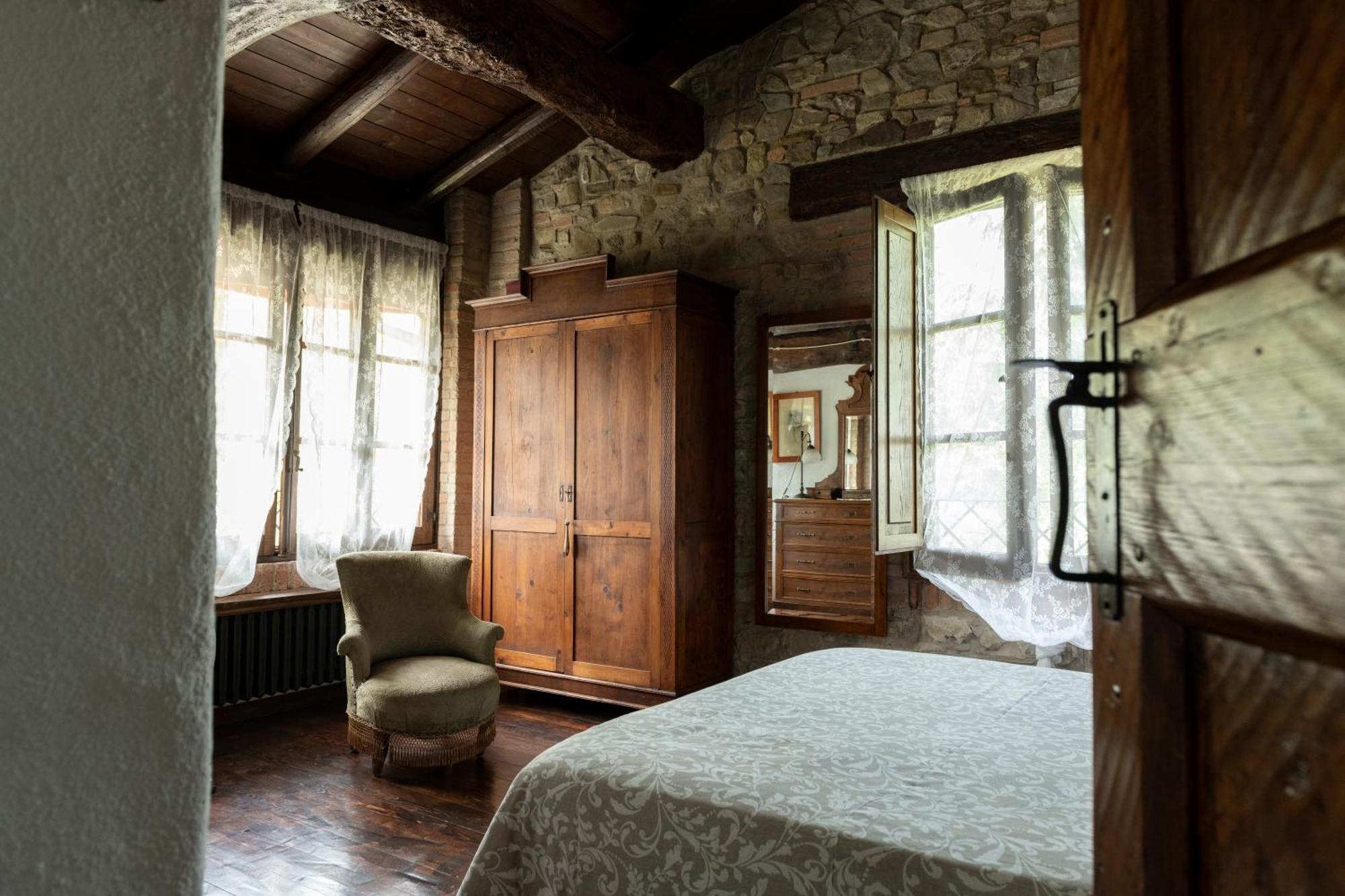 Cascina La Buca Guest House Castello di Serravalle Exterior foto