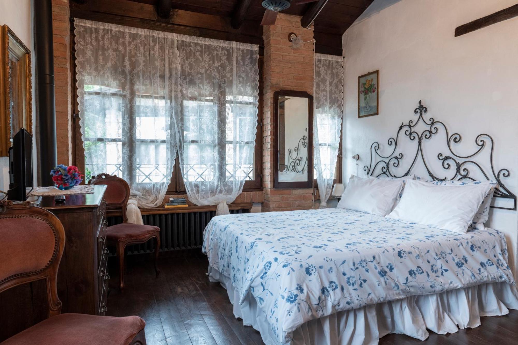 Cascina La Buca Guest House Castello di Serravalle Exterior foto
