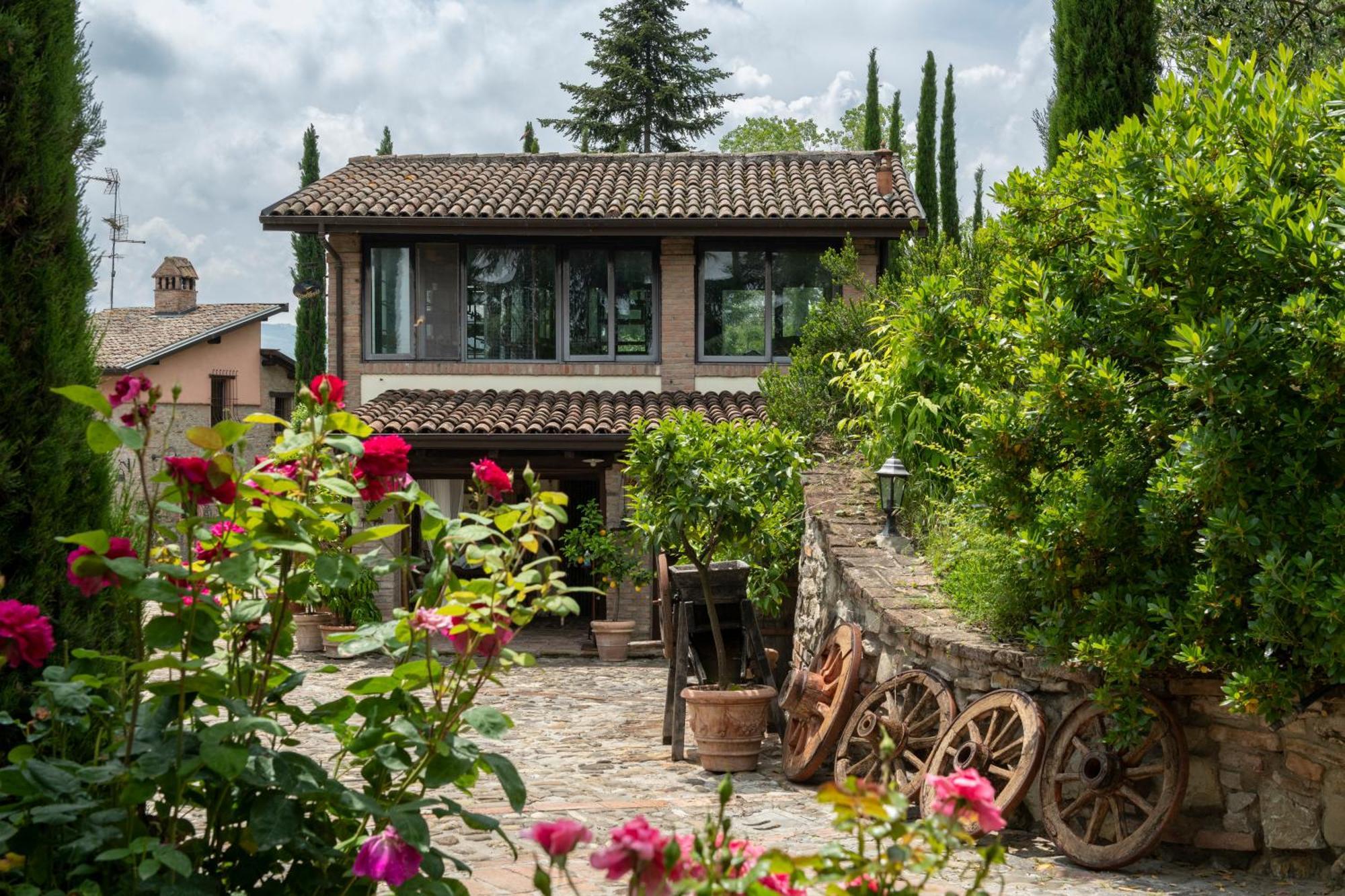 Cascina La Buca Guest House Castello di Serravalle Exterior foto