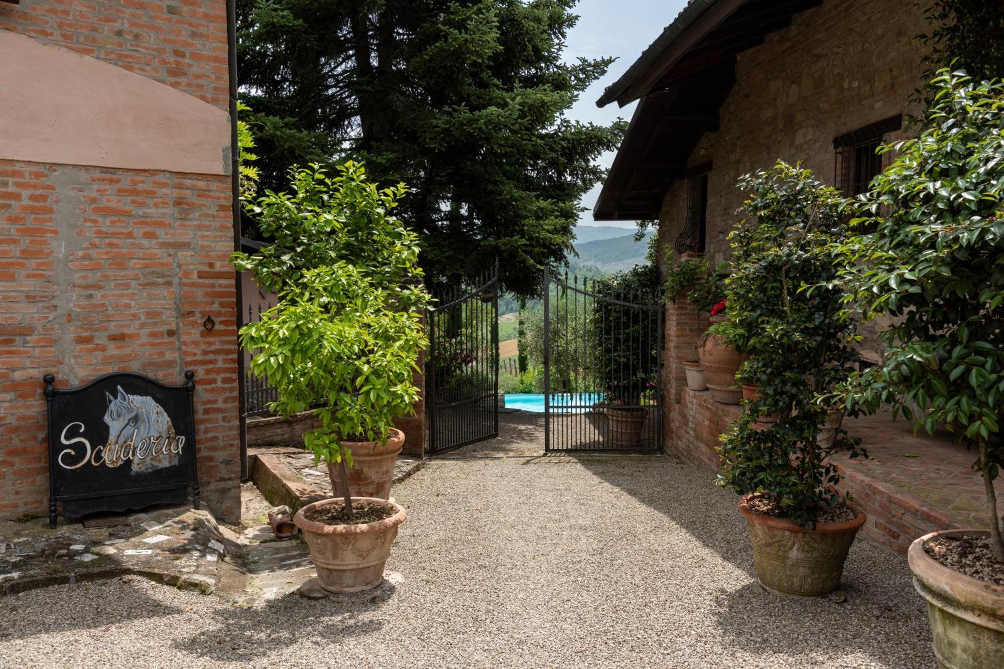 Cascina La Buca Guest House Castello di Serravalle Exterior foto