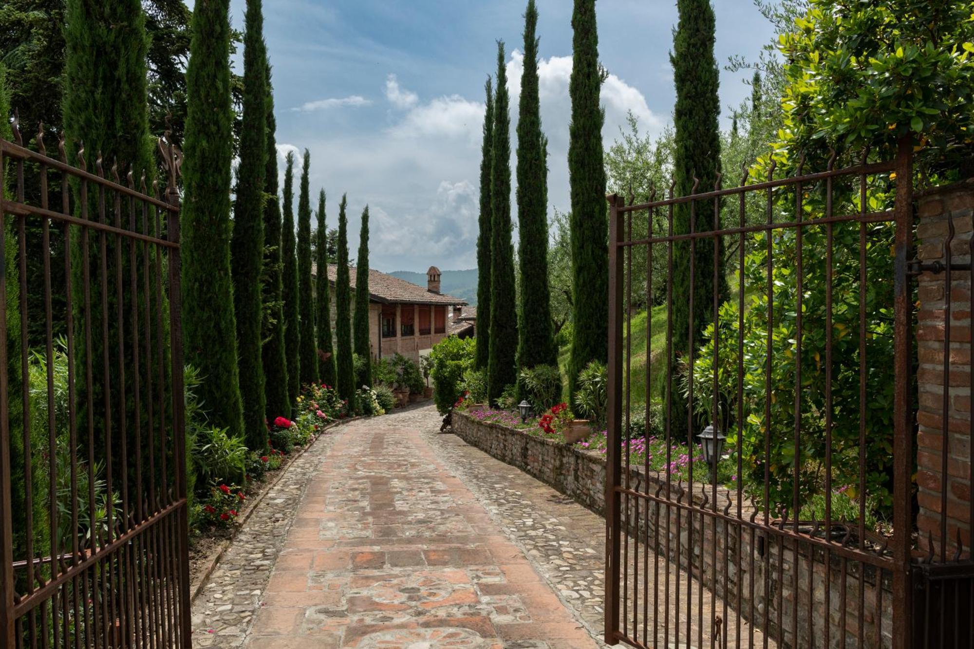 Cascina La Buca Guest House Castello di Serravalle Exterior foto